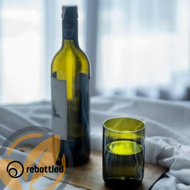 Upcyclen ♻️ kan ook resulteren in bijzonder leuke producten, zoals deze trendy drinkglazen🥃  die gemaakt worden van oude gebruikte wijnflessen🍾. Een praktisch glas met ook nog eens een duurzaam karakter.

#upcyclen #recyclen #impact #circulair #consumingforgood #impactmatters #mvo #sdg